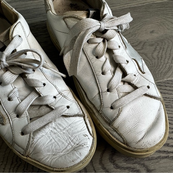 Golden Goose Deluxe Brand Hi Star Low-Top Sneakers
Size 38 - Picture 5 of 14